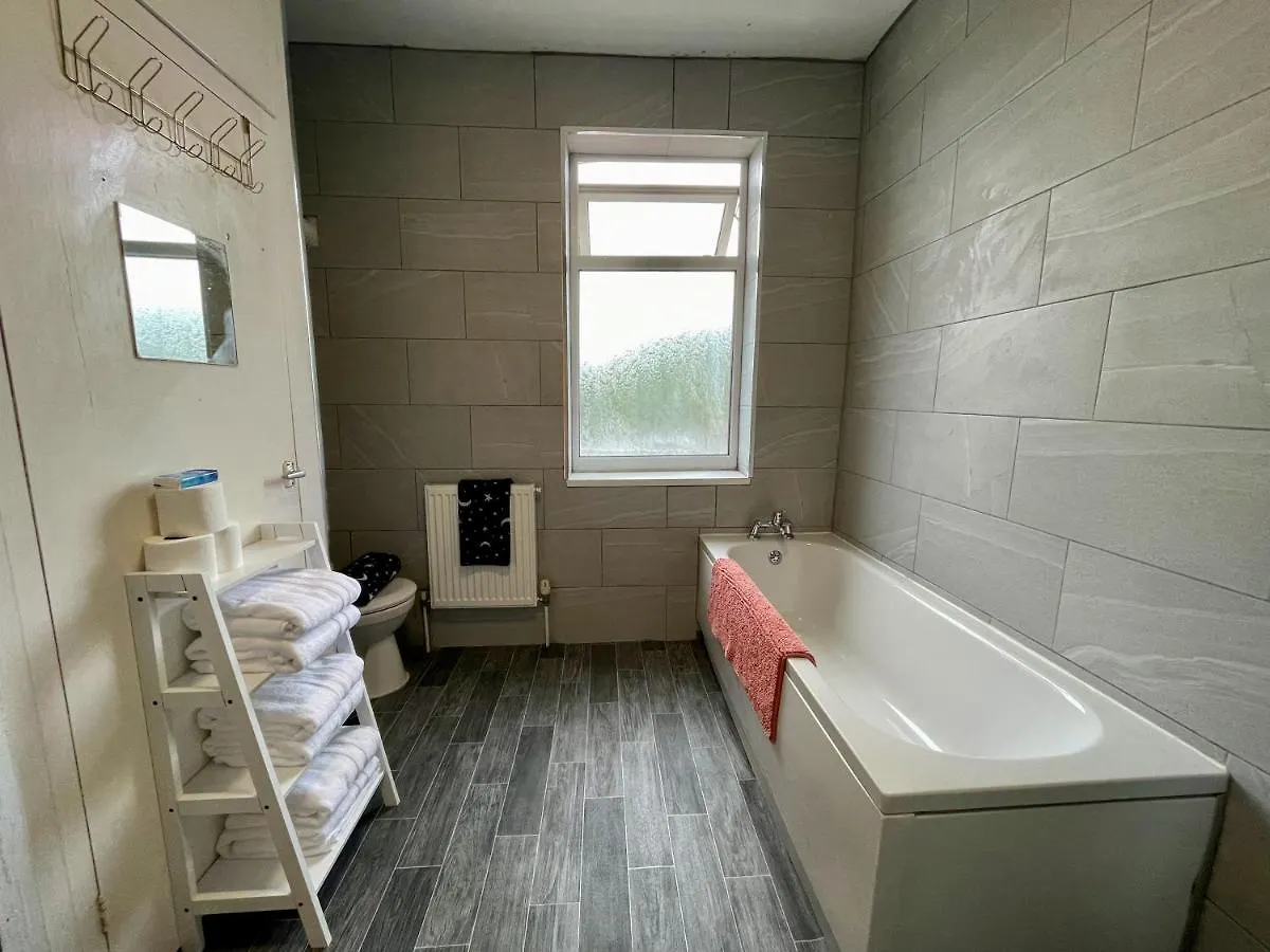 Kimberworth House, 4 Bedrooms, Wifi, Close To M1, Longer Stay, Free Parking Rotherham Nyaraló