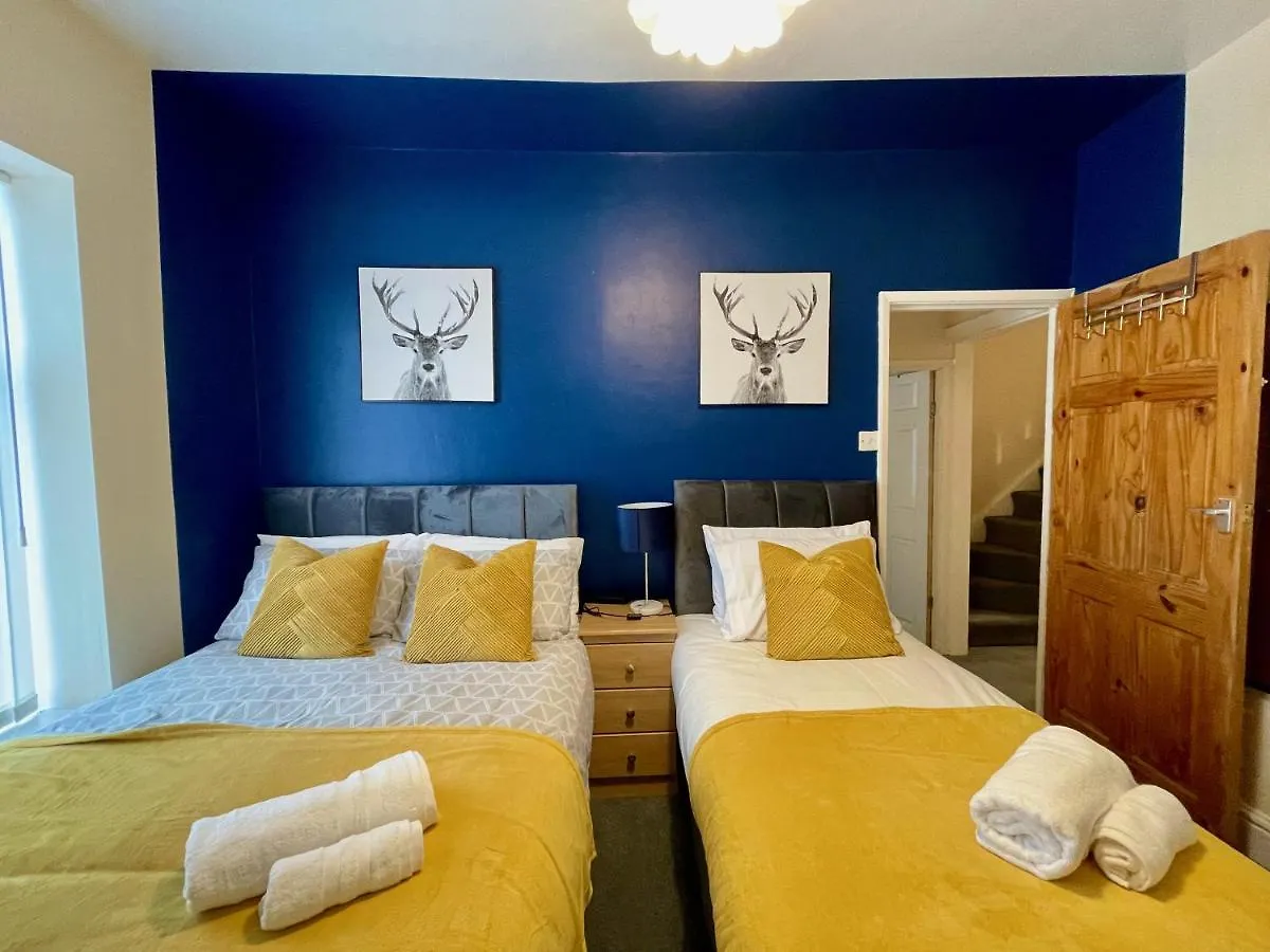 Nyaraló Kimberworth House, 4 Bedrooms, Wifi, Close To M1, Longer Stay, Free Parking Rotherham