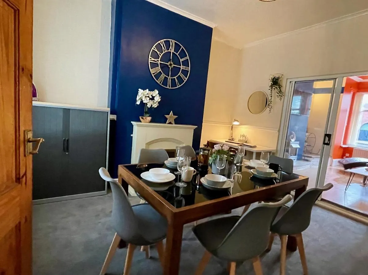 Nyaraló Kimberworth House, 4 Bedrooms, Wifi, Close To M1, Longer Stay, Free Parking Rotherham