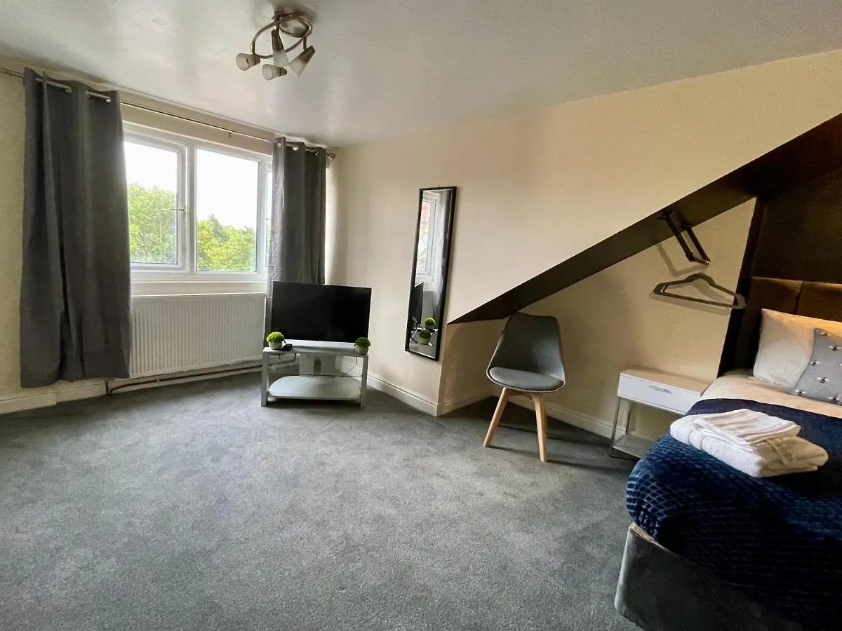 Kimberworth House, 4 Bedrooms, Wifi, Close To M1, Longer Stay, Free Parking Rotherham 0*,