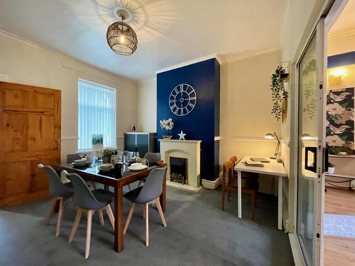 Kimberworth House, 4 Bedrooms, Wifi, Close To M1, Longer Stay, Free Parking Rotherham
