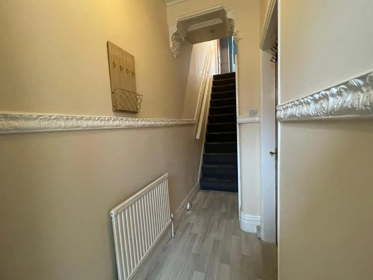 Nyaraló Kimberworth House, 4 Bedrooms, Wifi, Close To M1, Longer Stay, Free Parking Rotherham Egyesült Királyság