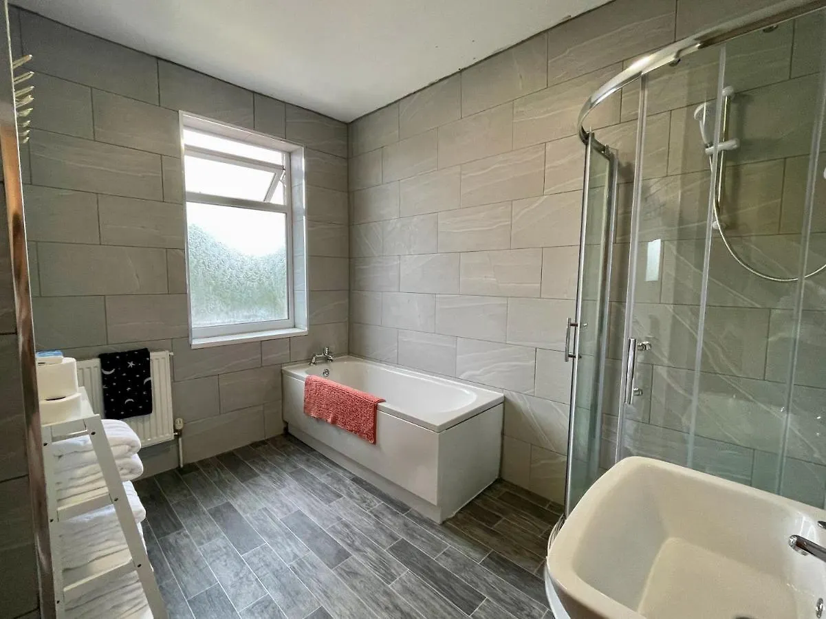 Kimberworth House, 4 Bedrooms, Wifi, Close To M1, Longer Stay, Free Parking Rotherham Egyesült Királyság