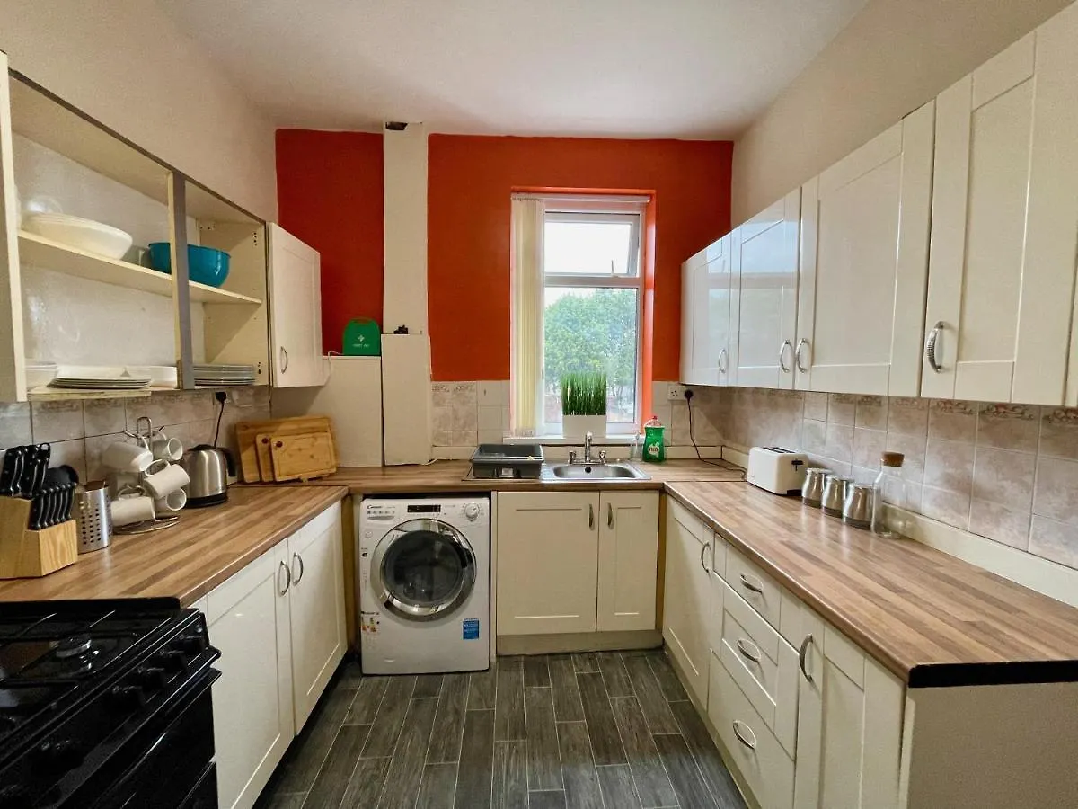 Kimberworth House, 4 Bedrooms, Wifi, Close To M1, Longer Stay, Free Parking Rotherham Nyaraló